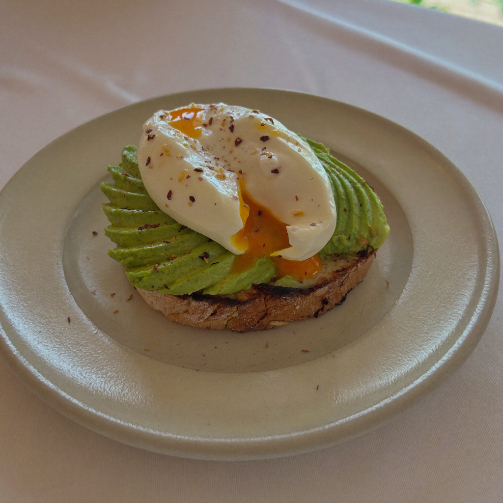 Tostada de palta y huevo